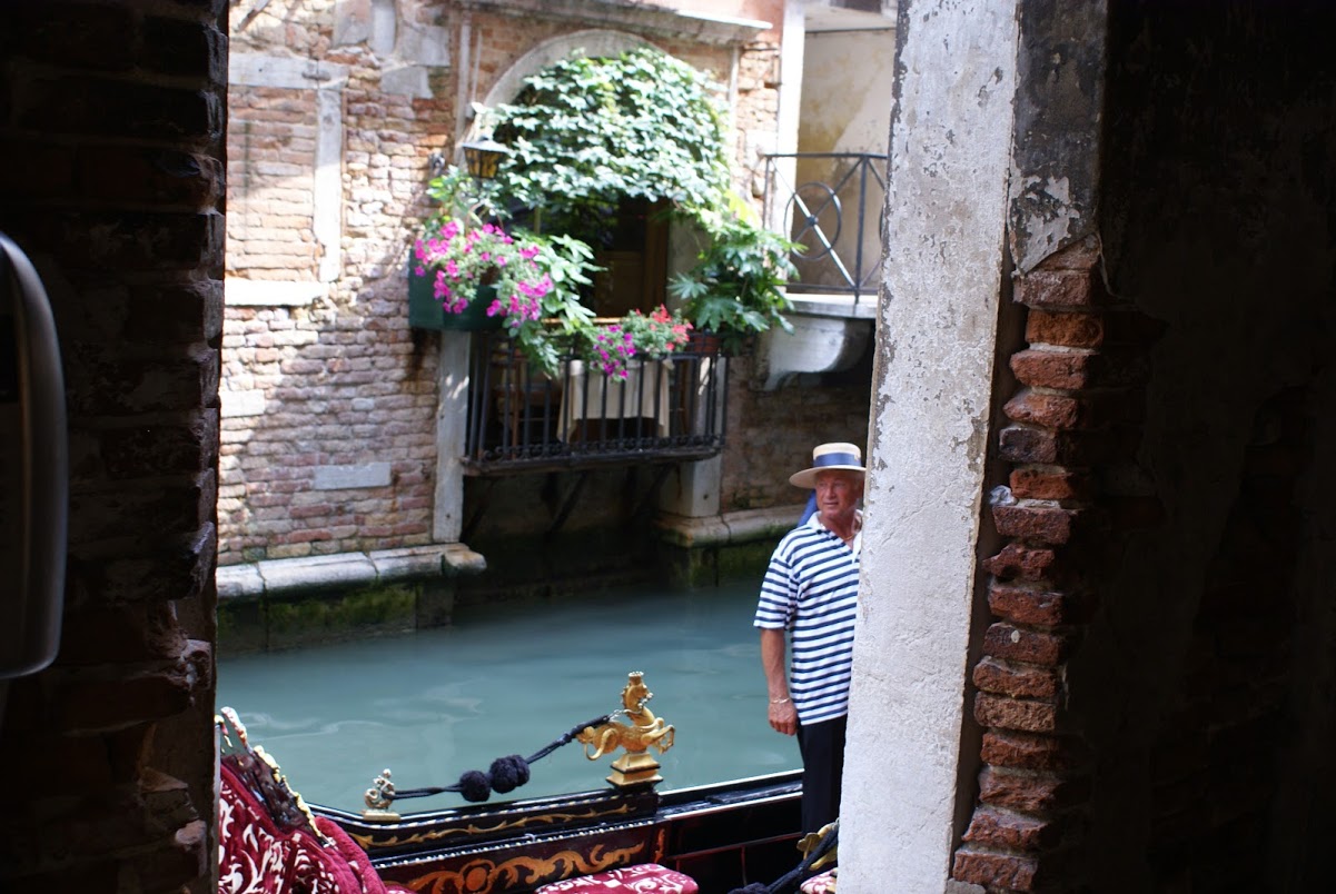 Venice: Gondolier on a break