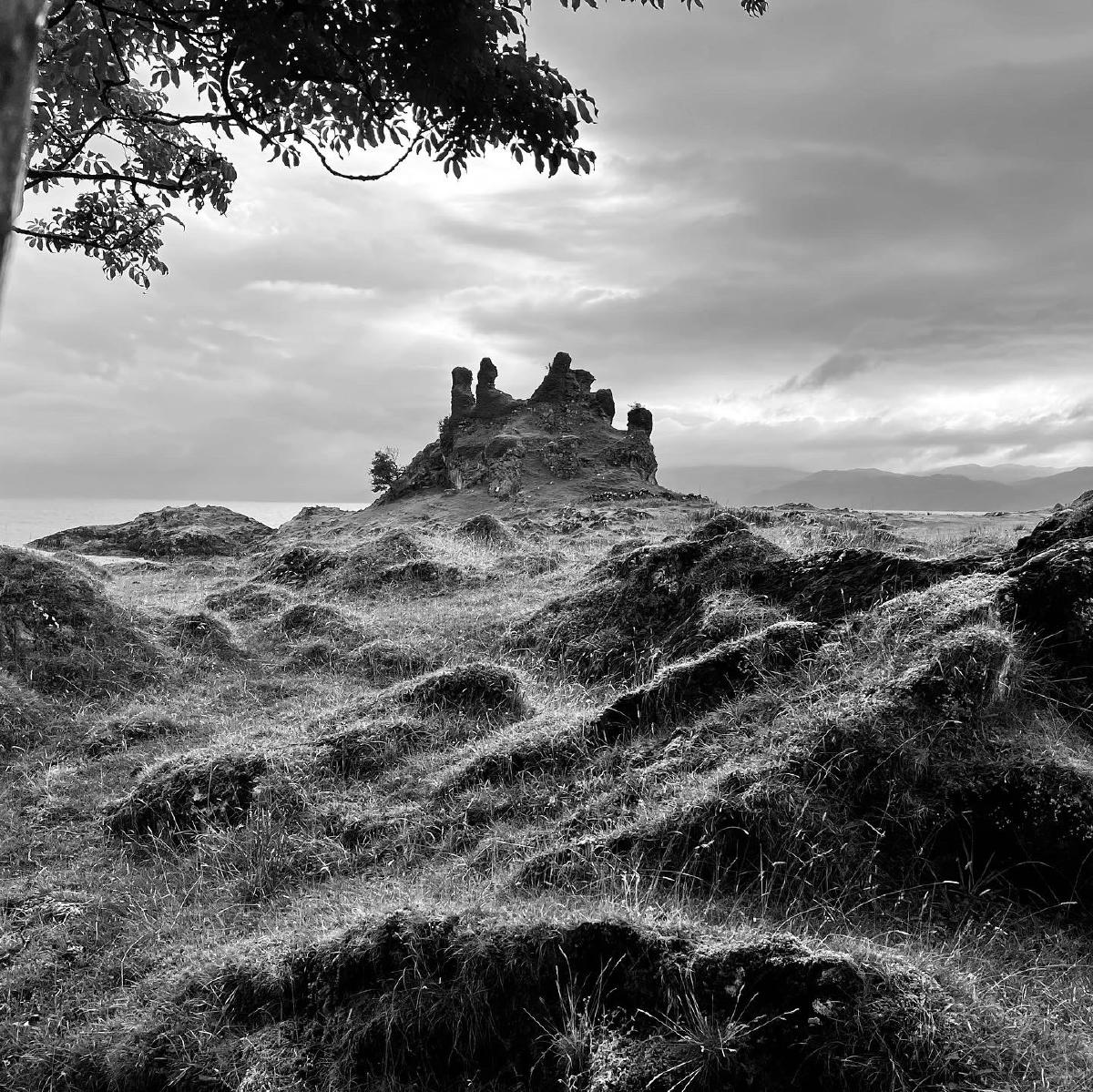 The melancholy ruins of Ceoffin Castle